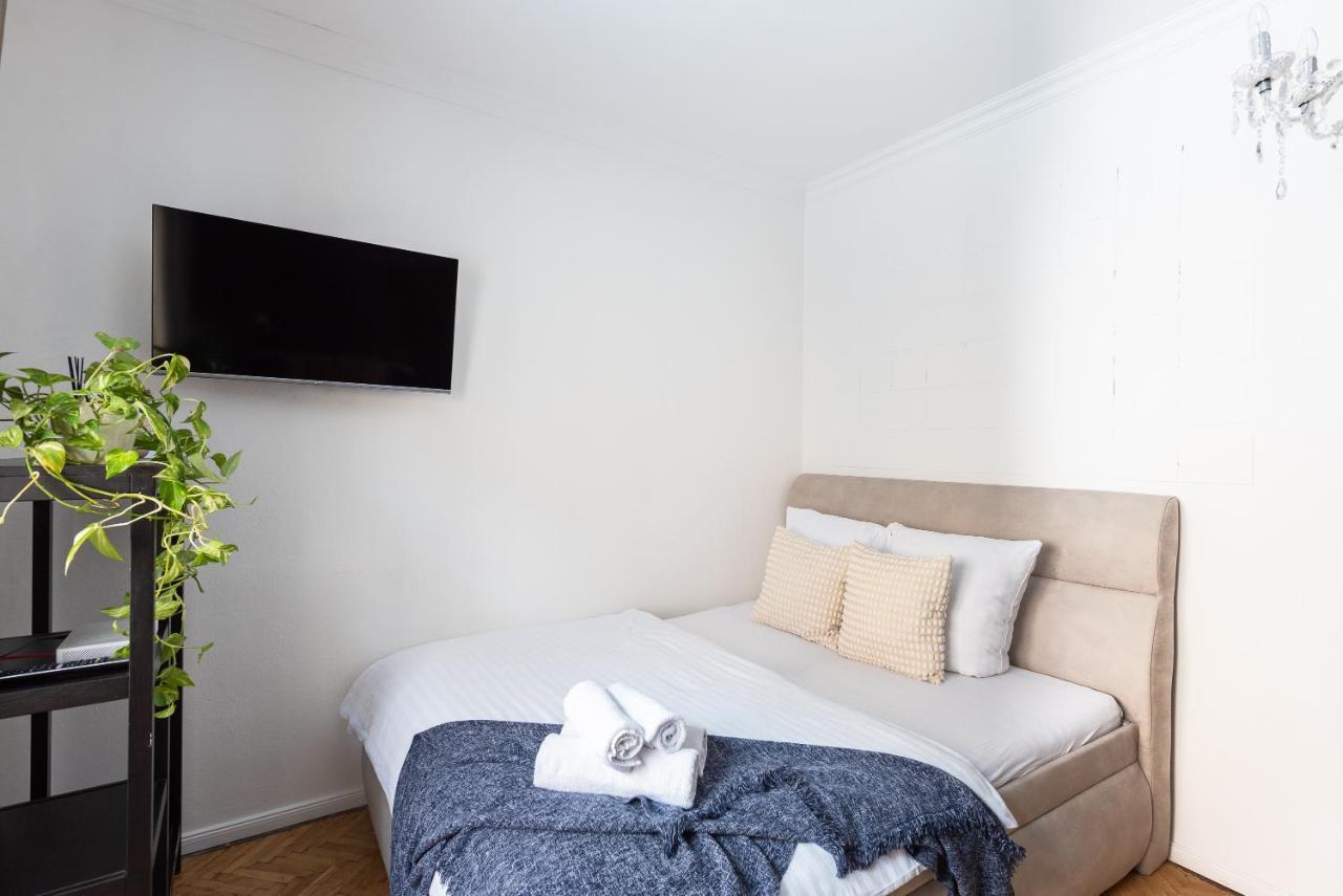 Crystal Apartment Прага Экстерьер фото